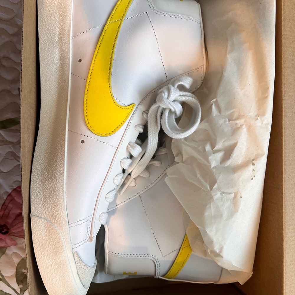 Men’s Nike Blazers Mid 77 White and Yellow